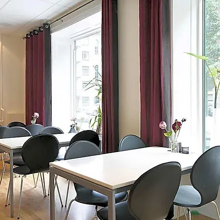 Отель Hotel Copenhagen Apartments 2*